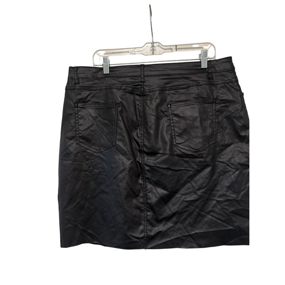 PrettyLittleThing Women's Black Coated Mini Skirt UK 20 EU 48 - Picture 5 of 7